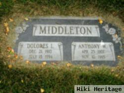 Dolores L Middleton