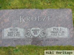 Eva J Kroeze