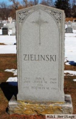 Jan E Zielinski
