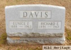 Richard Earl Davis