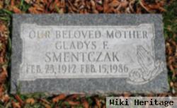 Gladys F Smentczak