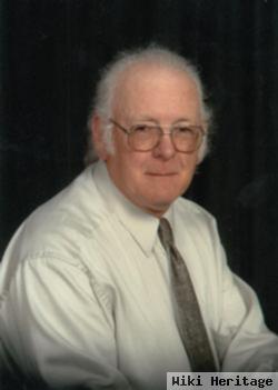 Bob E. Householder