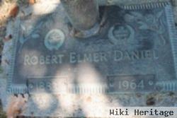 Robert Elmer Daniel, Sr