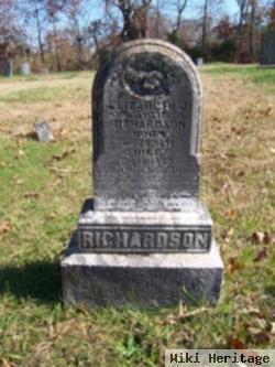 Elizabeth J Richardson