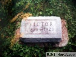 Victoriano "victor" Reyes