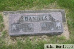 Luella H Daniels