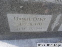 Daniel Davis Holliday