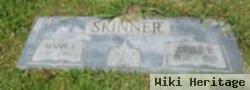 Benny R Skinner