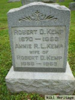 Robert D Kemp