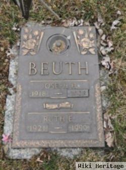 Ruth E Beuth