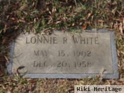 Lonnie R White