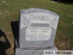 James S Daniel