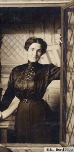 Ida Estella Layton Schlangen