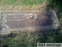 Richard E Vitcusky