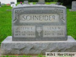 Lena M Schneider