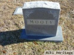 Nettie (Mrs) M Mooty