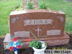 Roy R Zunk