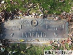 Gertrude L Ladewig