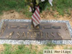 Harley O "sandy" Sanders