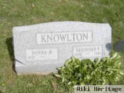 Donna M Knowlton