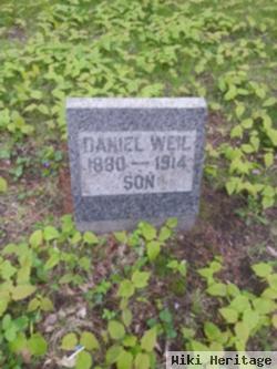 Daniel P Weil