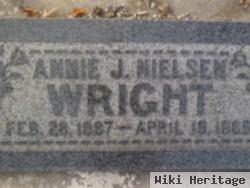 Annie J Nielsen Wright