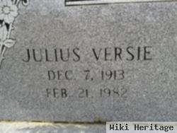 Julius Versie Davis