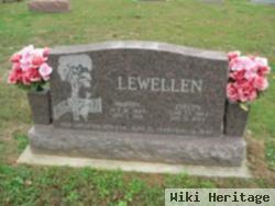 Evelyn S Lewellen