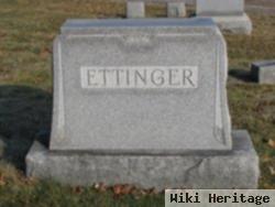 Daniel D Ettinger