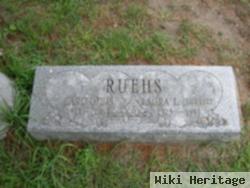 Laura L Shultis Ruehs