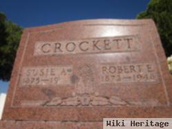 Robert E Crockett