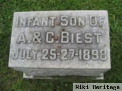 Infant Son Biest