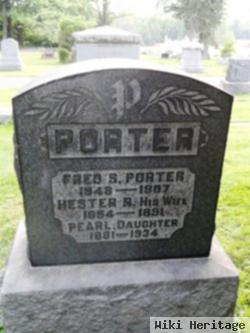 Hester R Porter