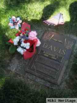 Raymond L "ray" Davis