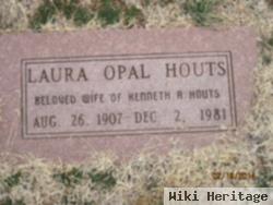 Laura Opal Hout