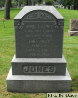 Daniel L Jones