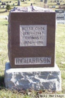 Thomas E Richardson