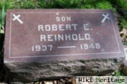 Robert E. Reinhold