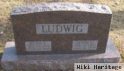 Ruth E Ludwig