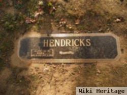 Mark J Hendricks
