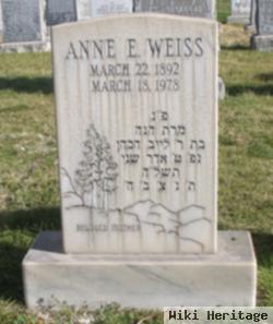 Anne Weiss