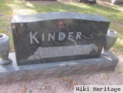 Lonnie B Kinder