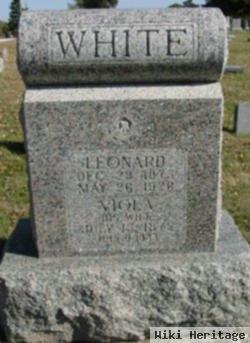 Leonard White