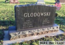 Dale T Glodowski