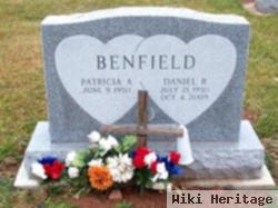 Daniel R Benfield