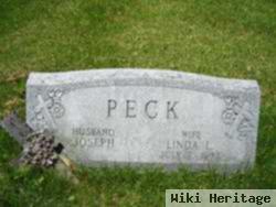 Linda L Peck