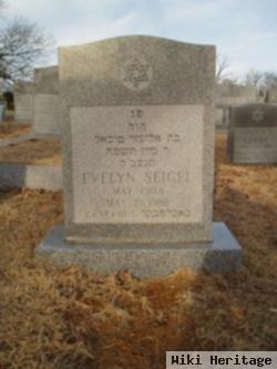 Evelyn Chavkeh Seigel