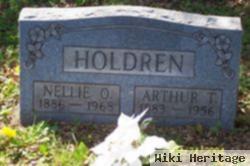 Nellie Holdren