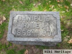 Daniel E Riley