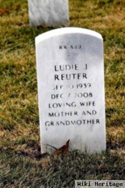 Ludie J Reuter